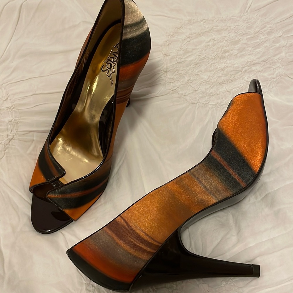 Carlos by Carlos Santana peep toe pumps